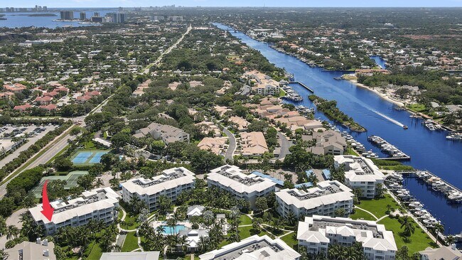Building Photo - 1044 Bay Colony Dr S
