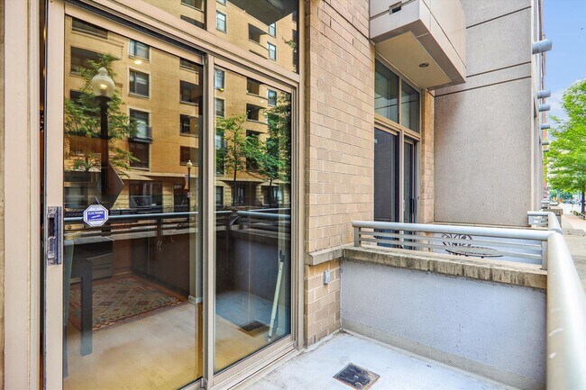 Building Photo - 811 4th St NW