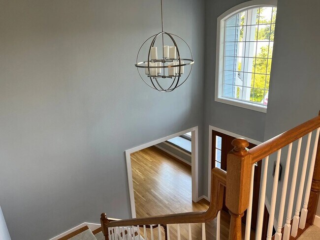 Building Photo - STUNNING CUSTOM HOME! IN STEILACOOM- MINUT...
