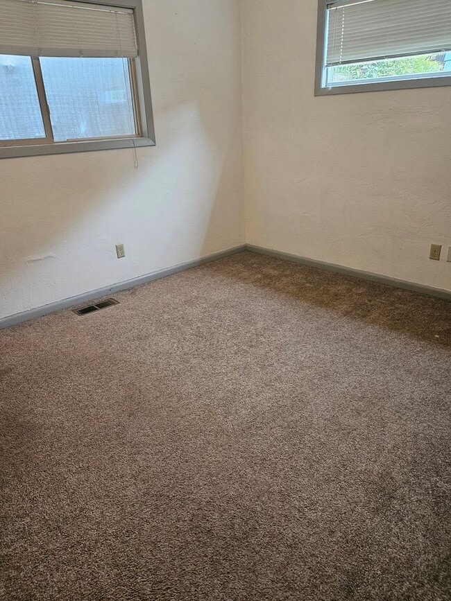 Building Photo - Single story