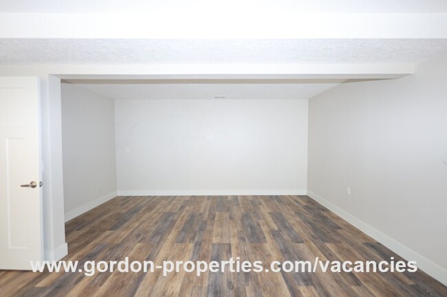 Building Photo - $2,495.00 - NE 27th St - Gresham 4 bedroom...