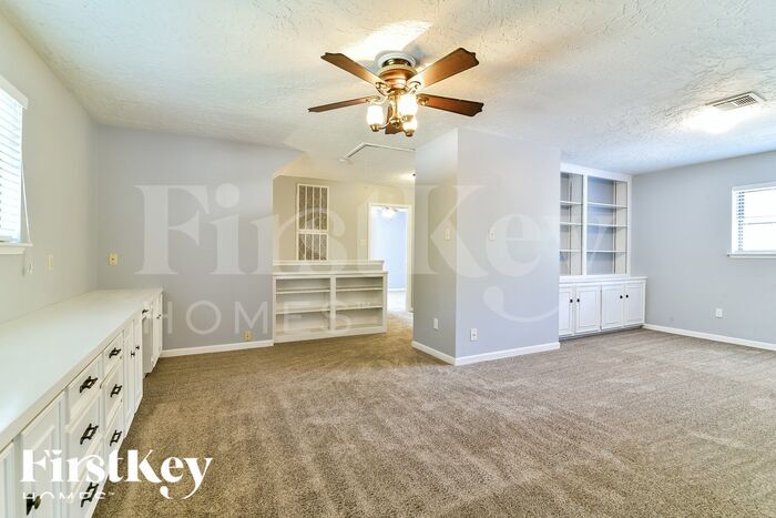 Building Photo - 11715 Parkriver Dr