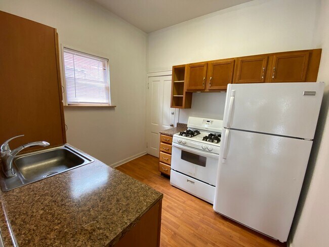 Building Photo - E Woodruff Ave 66-68 RGI