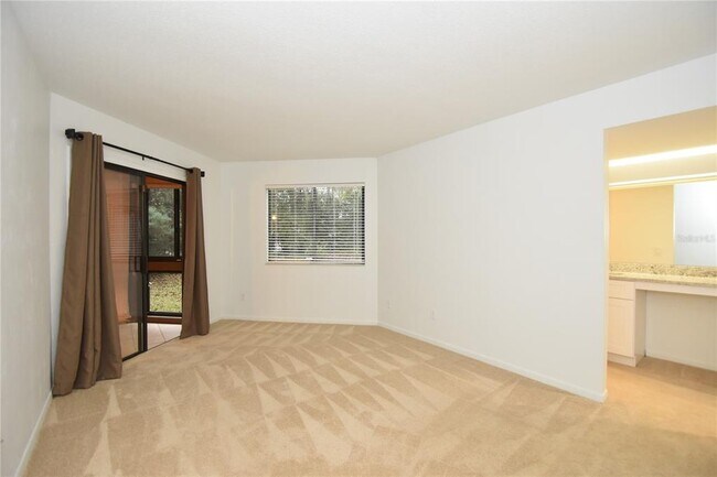 Building Photo - 11 Surrey Ct