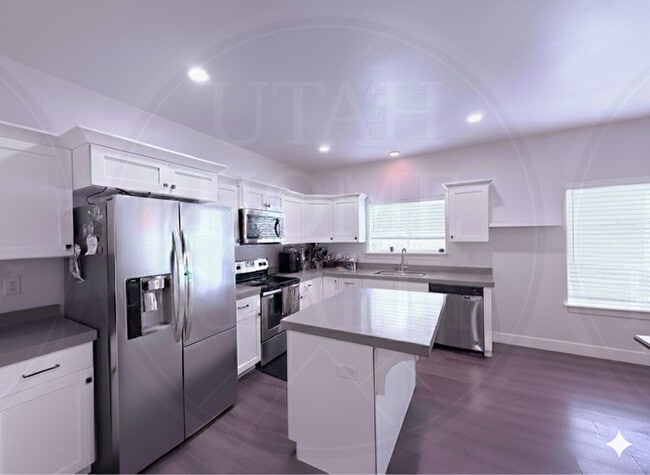 Building Photo - 441 E 260 N