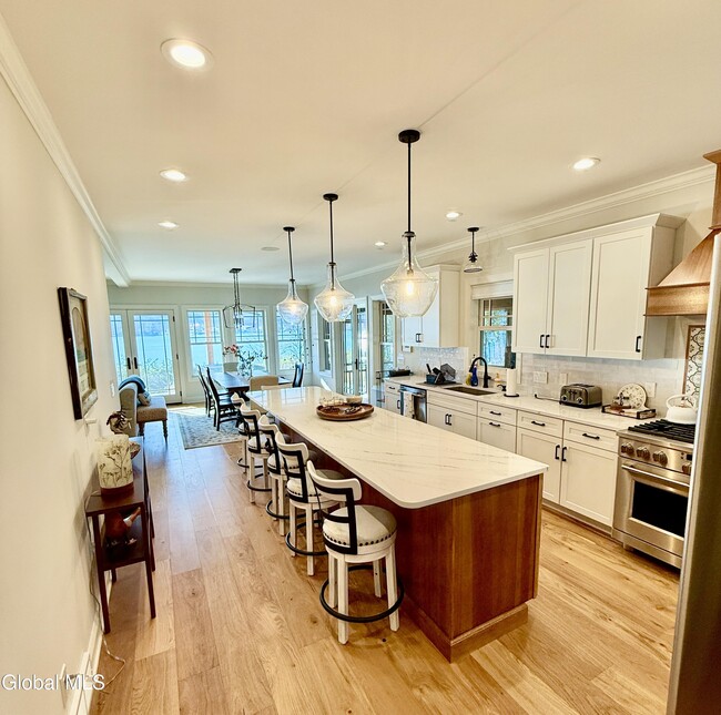 Building Photo - 16 Newton St