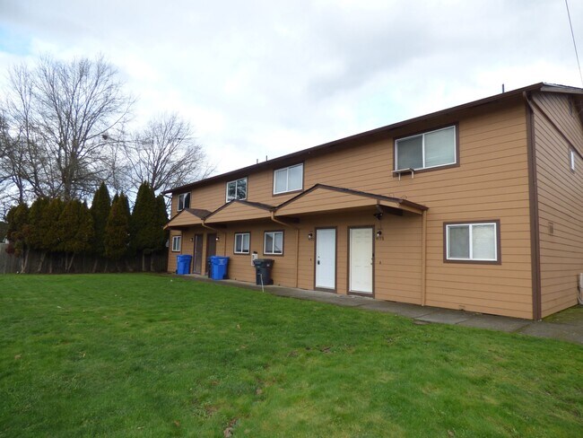 Building Photo - Rent Special: 1/2 Off June's Rent!! - 2 bed Townhome