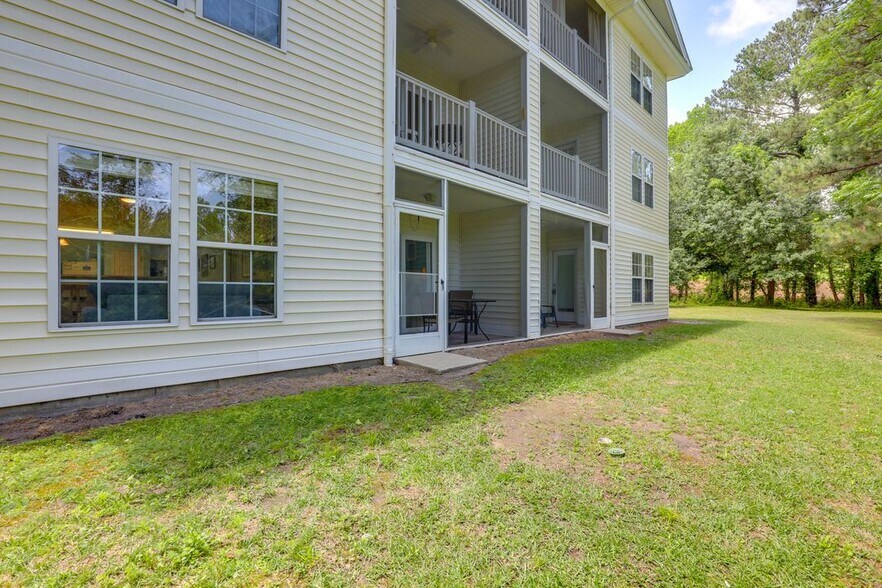 Building Photo - 1278 River Oaks Dr