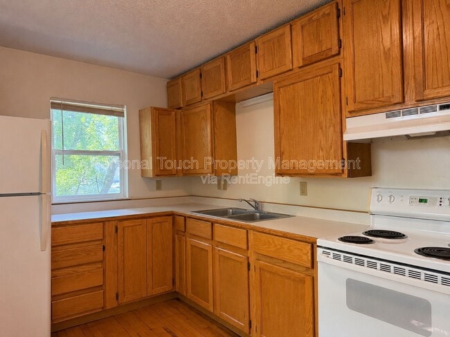 Building Photo - 411 4th Ave S