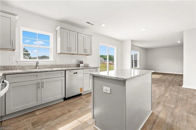 Building Photo - 304 Aspen Place Ct
