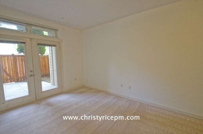 Building Photo - 4315 Issaquah-Pine Lake Rd SE