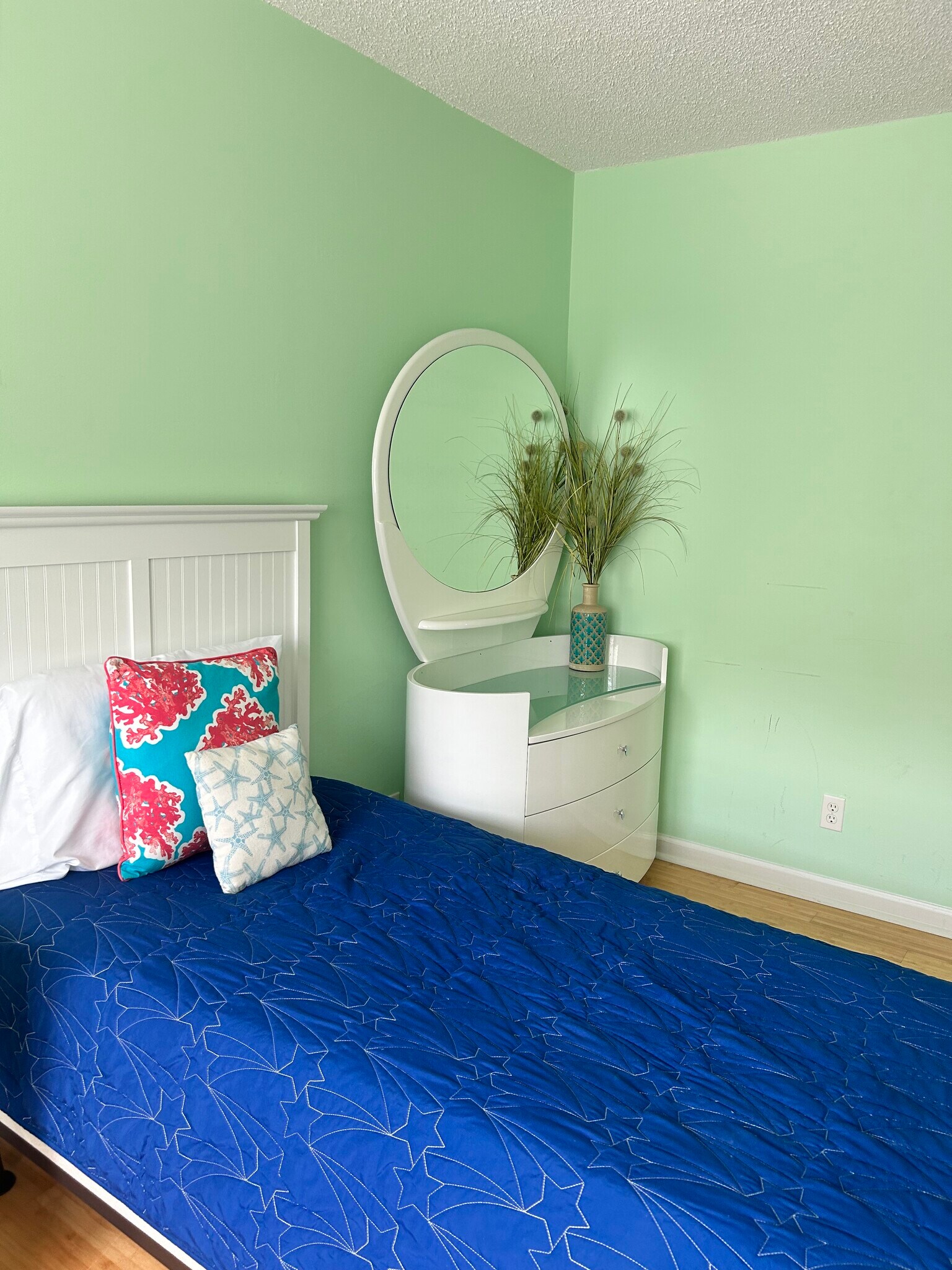 Building Photo - 415 28th Ave N