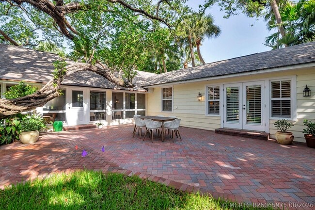 Building Photo - 1161 N Ocean Way