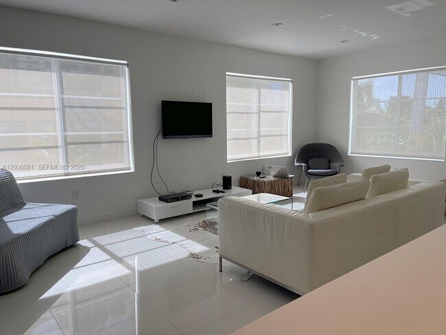 Building Photo - 1460 Ocean Dr