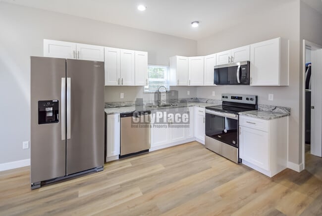 Building Photo - 2809 E Riverside Dr