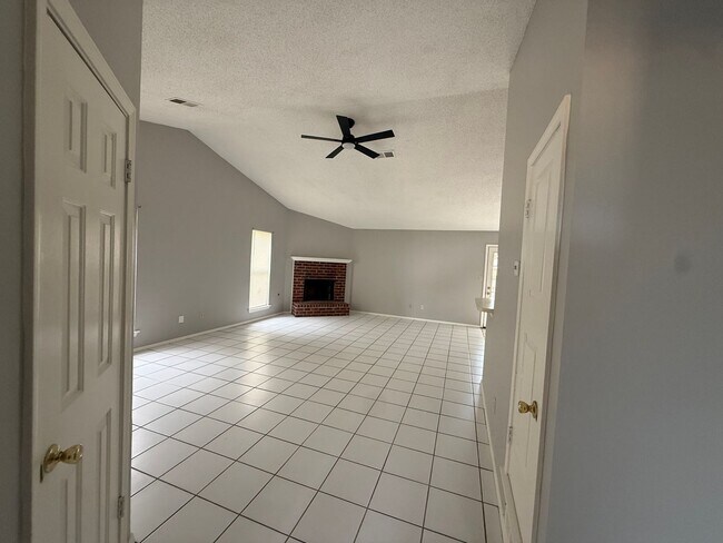 Building Photo - 104 Orange Dr