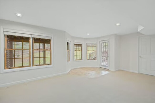 Building Photo - Silverton- Meticulous 4+ bedroom, 5ba, 2 car