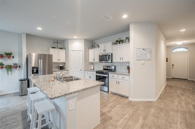 Building Photo - 156 Birch St