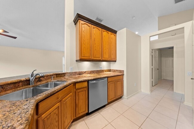 Building Photo - Immaculate 3 Bedroom Home in Gated Community - Stonefield