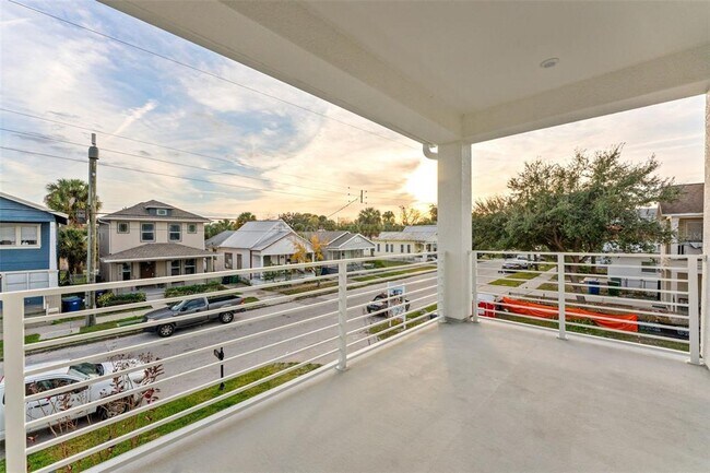 Building Photo - 2311 W Spruce St