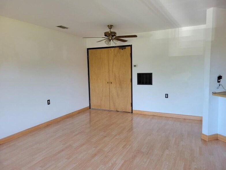Building Photo - 9022 N Park Plaza Ct