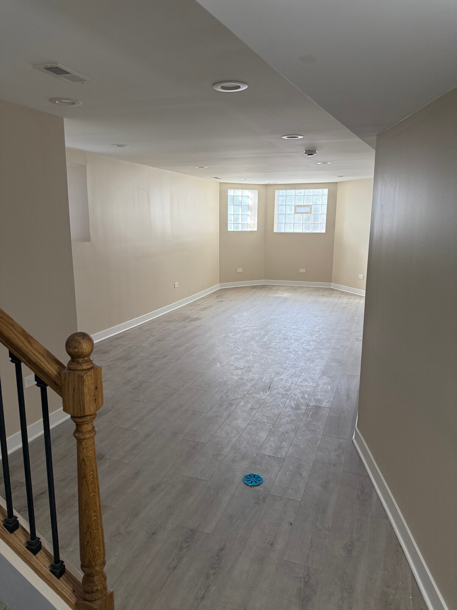 Building Photo - 7123 S Cornell Ave