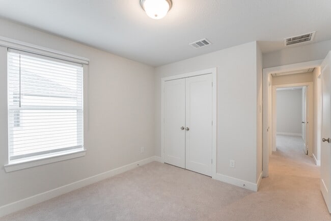 Building Photo - 146 Renodes Garden Ln