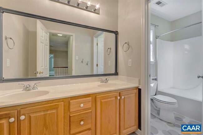 Building Photo - 991 Carodon Dr