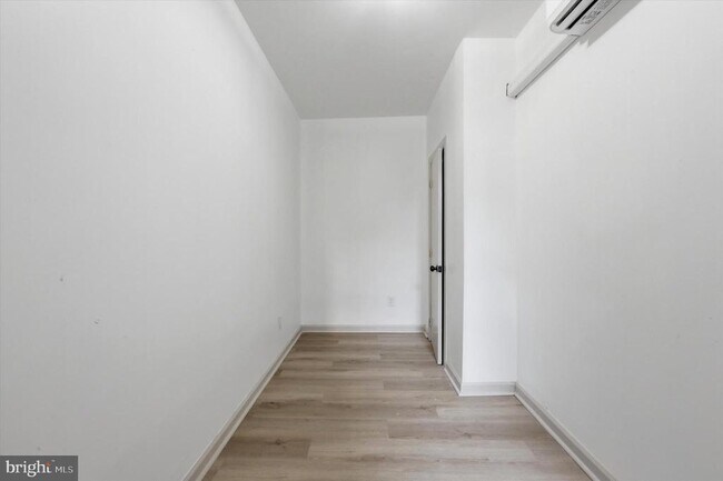 Building Photo - 907 Belmont Ave