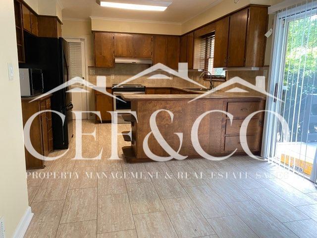Building Photo - Large 2-Story 3BR/3BA Home with Garage, Ap...