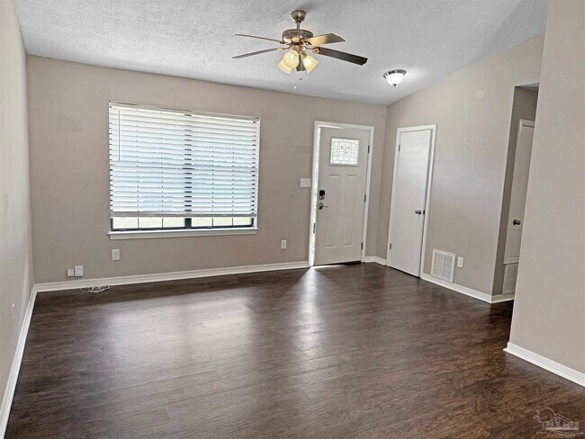 Building Photo - 7524 Sandy Creek Dr