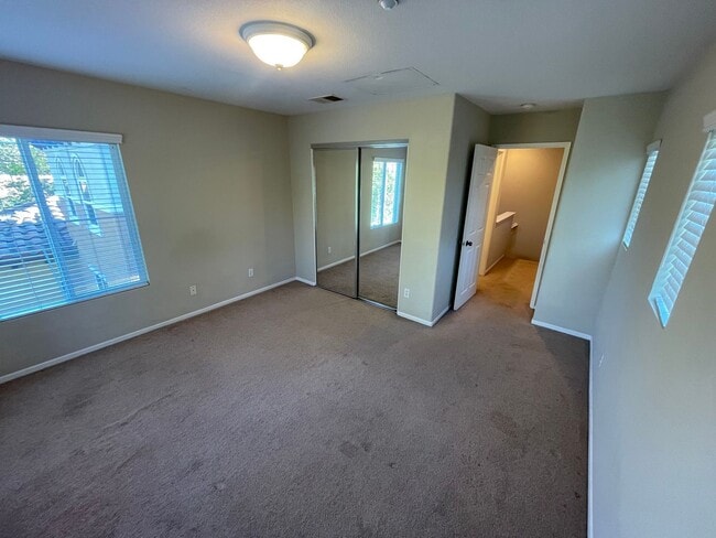 Building Photo - Beautiful Three Story Townhome In San Elij...