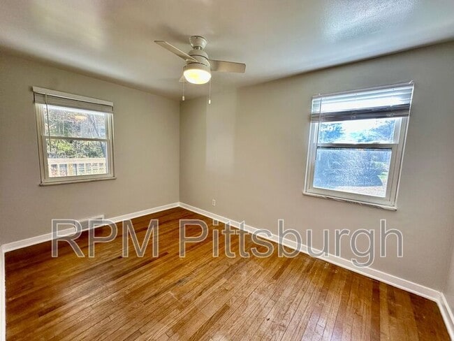 Building Photo - 208 Bridge St