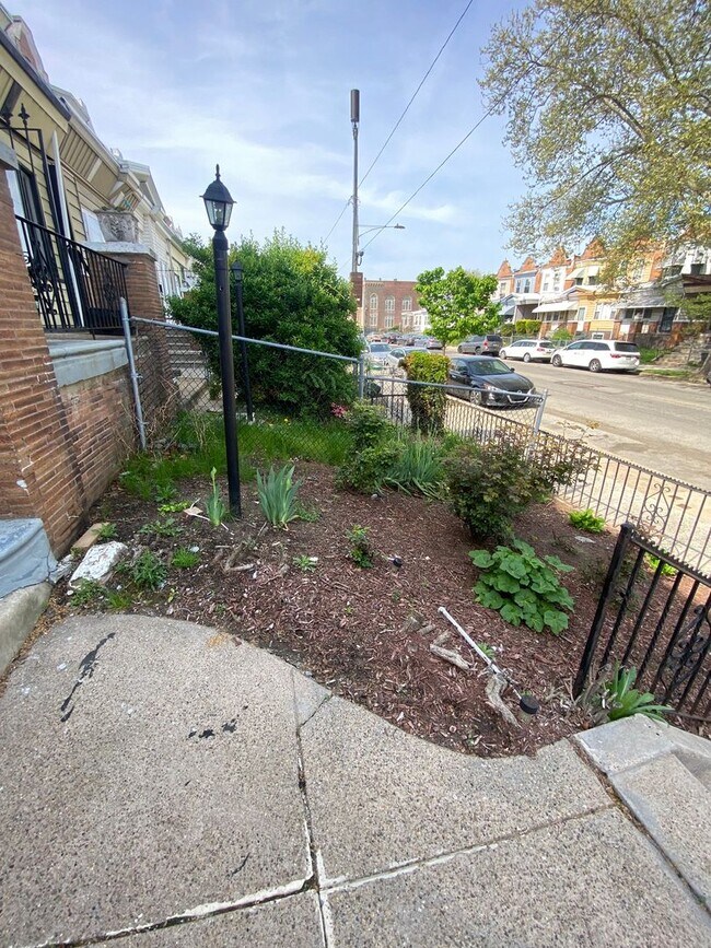 Building Photo - 5706 Warrington Ave