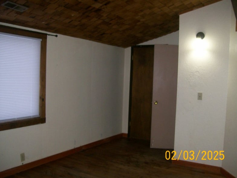 Building Photo - 528 N M St