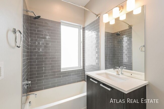 Building Photo - 2121 N Marion St