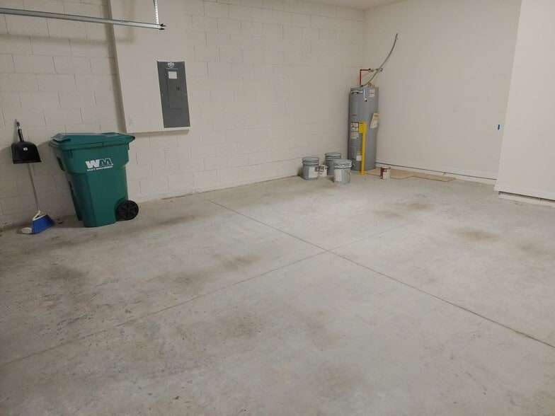 Building Photo - 5240 Sunshine Dr