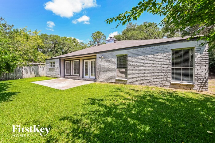 Building Photo - 15827 Pine Mountain Dr