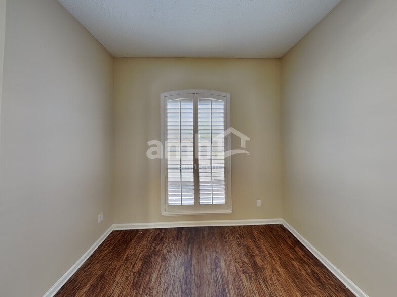 Building Photo - 14021 Golden Eagle Dr