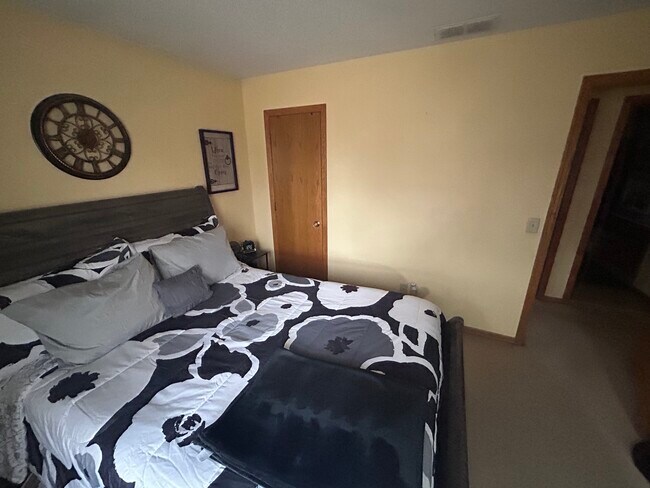 Building Photo - 613 N 40th St