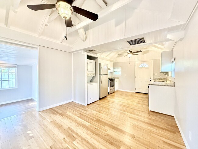 Building Photo - 713 Smith St