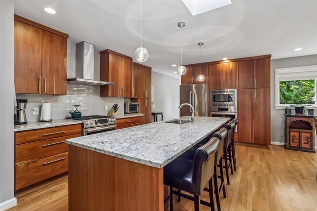 Building Photo - Amazing 5BR/3BA Home in Bethesda,MD - Ready early July!