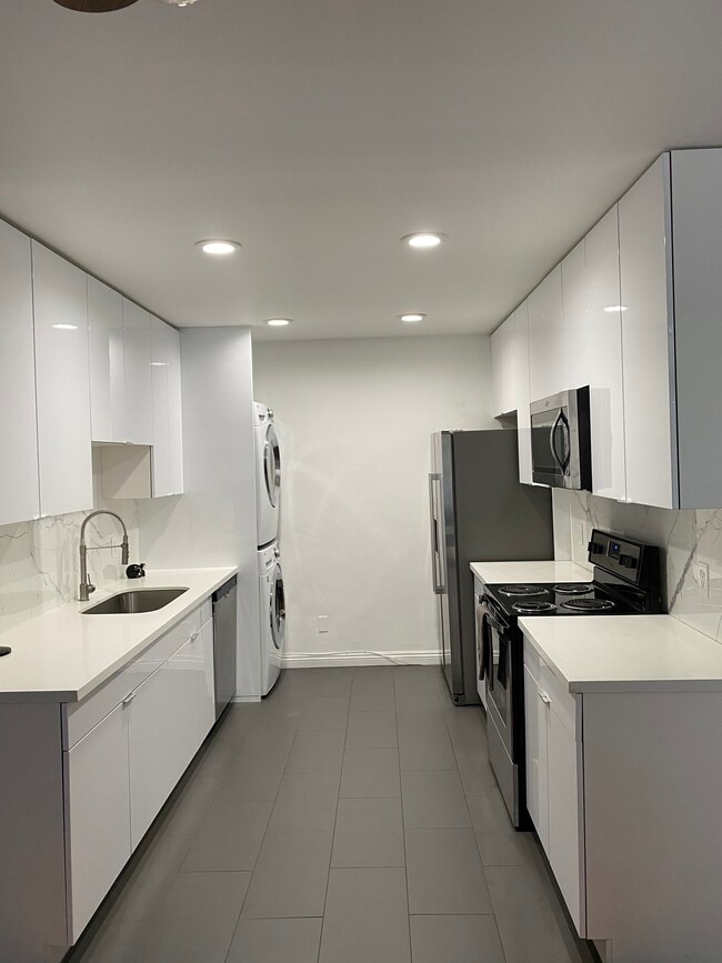 Building Photo - 1200 N Flores St