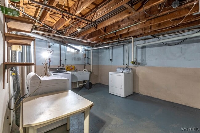 Building Photo - 194 Boncroft Dr