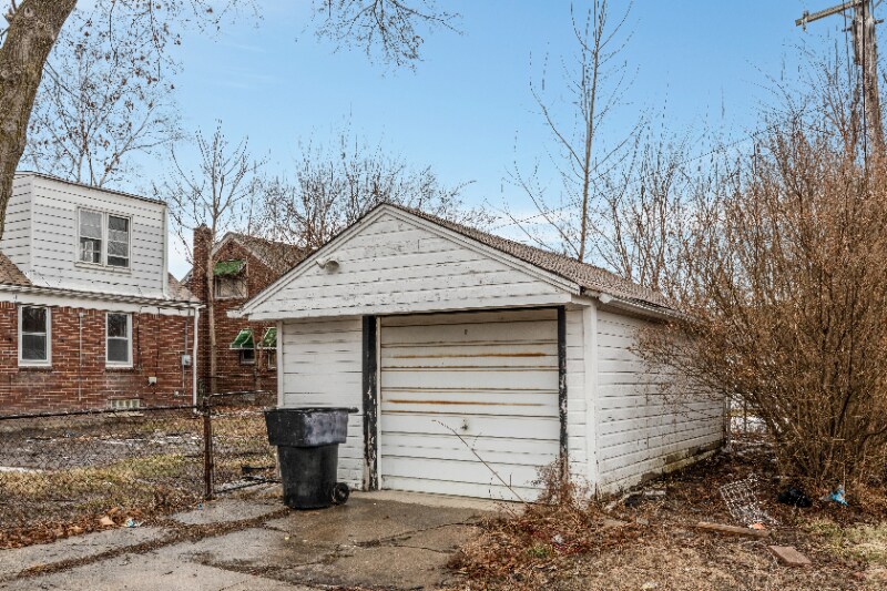 Building Photo - 18900 Edgefield St