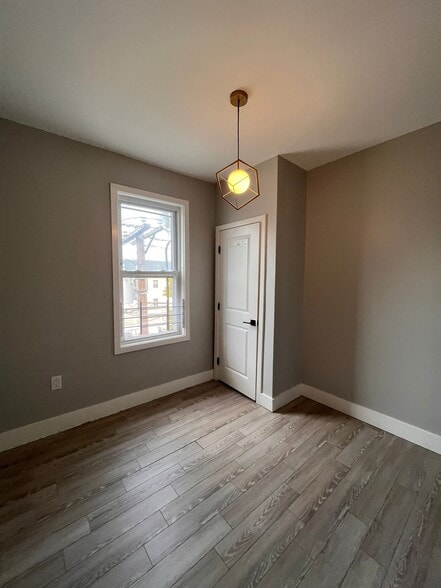 Building Photo - 88 Wallis Ave