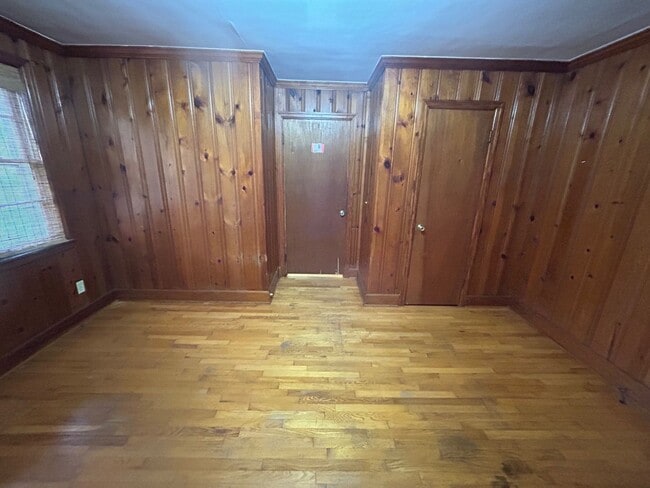 Building Photo - 4534 Oakwood Dr