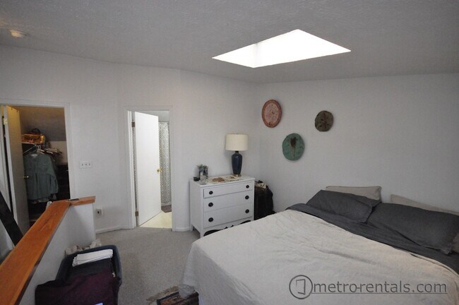 Building Photo - 310-312 Blenkner