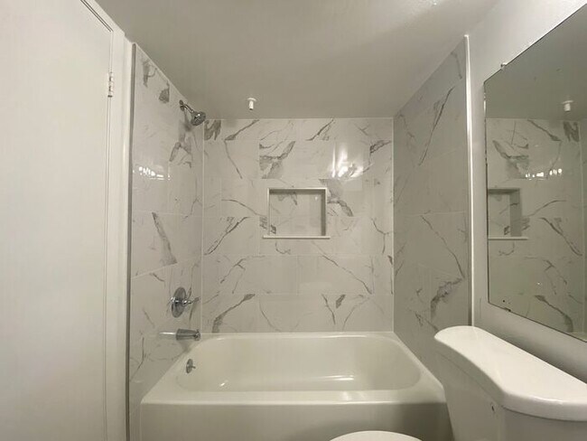Building Photo - MOVE-IN SPECIAL!!!Charming 1-Bedroom Condo...