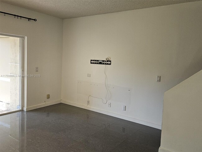 Building Photo - 117 SW 96th Ave